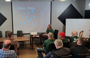 Erik OH2LAK giving presentation on beacons